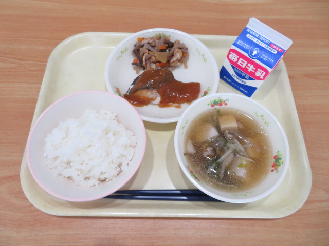 ごはん、牛乳、あじのゆずみそかけ、奈良和え、けんちん汁