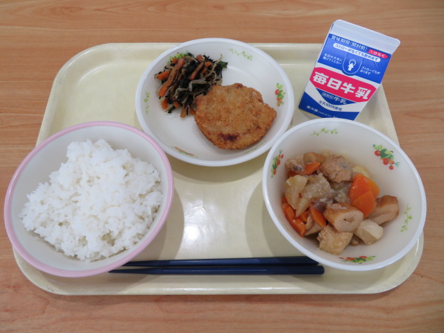 ごはん、牛乳、奈良のキャベツミンチカツ、しそひじき和え、関東煮