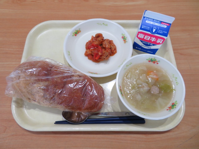 きなこ揚げパン、牛乳、鶏肉のトマト煮、ポトフ