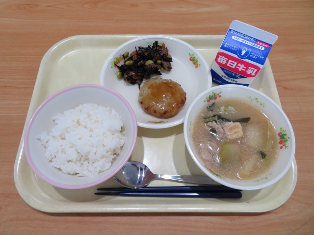 ごはん、牛乳、和風つくね、ひじきいり煮、冬瓜のみそ汁