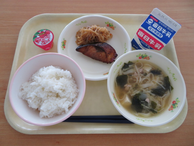 ごはん、牛乳、あじのスタミナ漬け、切干大根の煮物、にゅうめん、プチゼリー（アセロラ）