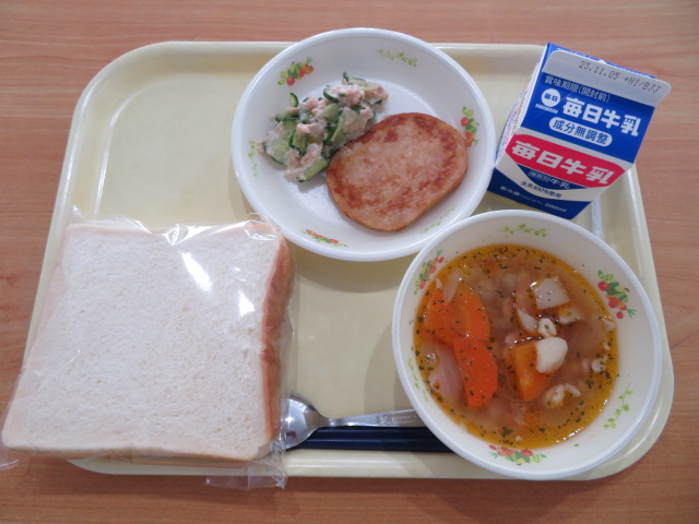 食パン、牛乳、ボロニアステーキ（小・中学校のみ）、サンドウィッチのぐ、ぴかぴかとまととじゃがいものすうぷ