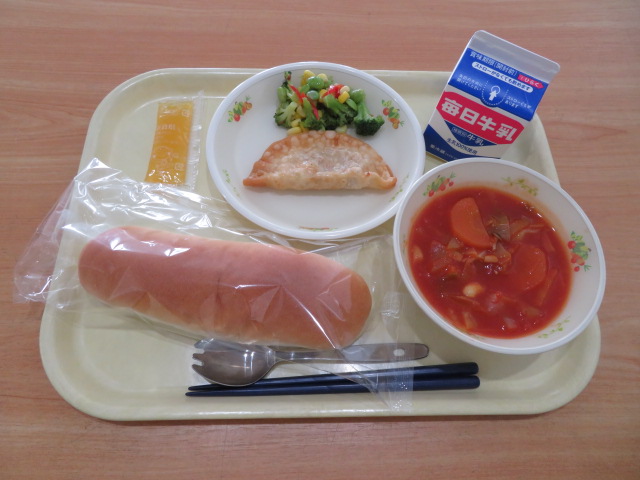コッペパン、牛乳、パリツォーネ、イタリアンサラダ、葛城ラコンテ鍋、奈良のみかんジャム