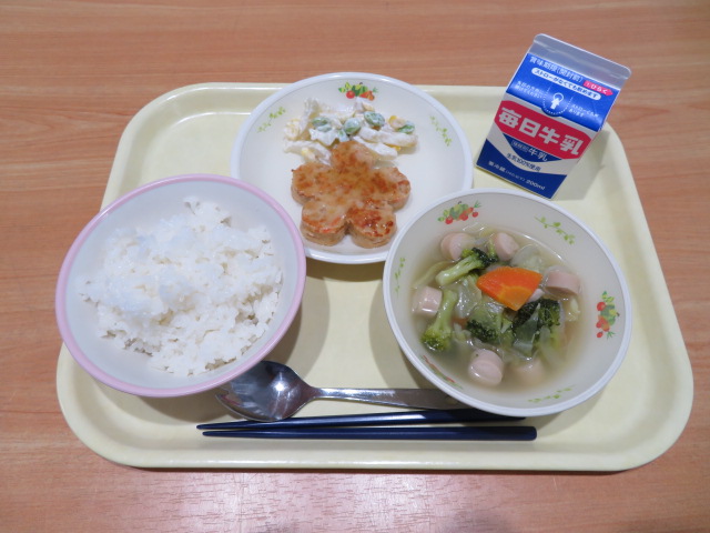 ごはん、牛乳、照り焼きハンバーグ、ポテトサラダ、ポトフ