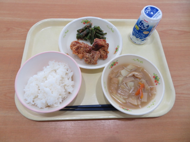 ごはん、ジョア、てづくりからあげ、いんげんのおかかあえ、春一番みそ汁