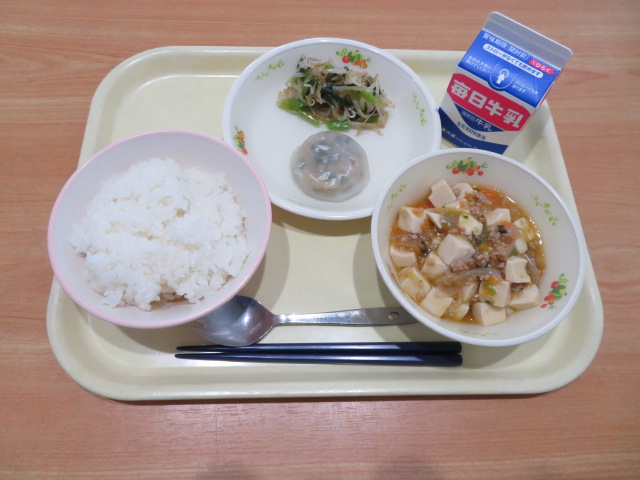 ごはん、牛乳、にらまんじゅう、麻婆豆腐、中華和え