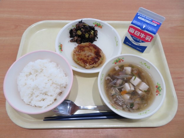 ごはん、牛乳、奈良のキャベツつくね、ひじきいり煮、けんちん汁