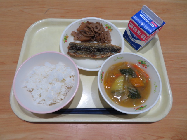 ごはん、牛乳、さんまのかば焼き風、れんこんのきんぴら、秋のほくほくみそ汁