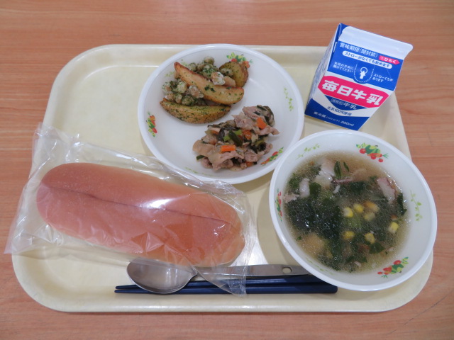 背割りパン、牛乳、あおのりポテトビーンズ、プルコギ、チンゲンサイのスープ