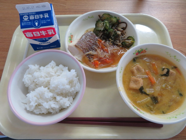 ごはん,牛乳,まだいの野菜あんかけ,こんぶ和え,豆乳みそ汁