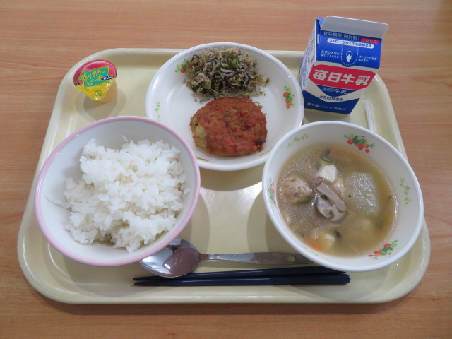 ごはん、牛乳、奈良のお好み焼き、高菜ちりめん、肉団子と冬瓜のスープ、プチももゼリー