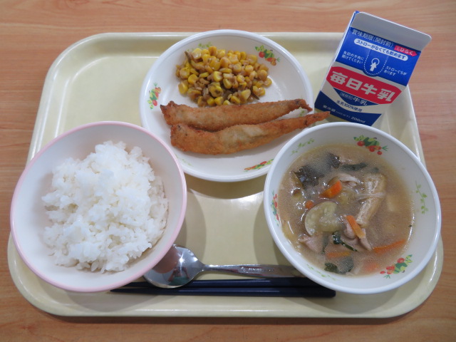 ごはん、牛乳、ししゃもフライ、もろこしごはんの具、なすのみそ汁