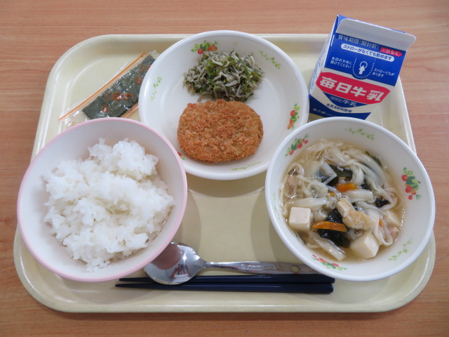 ごはん、牛乳、かぼちゃコロッケ、じゃこピーマン、にゅうめん、味付のり