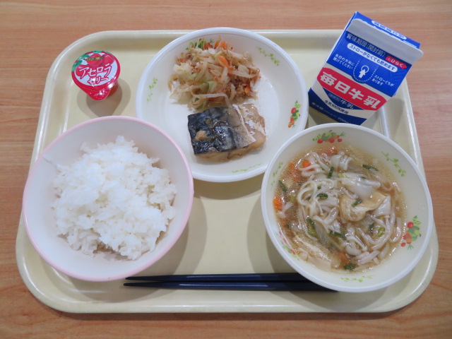 米粉パン、さばのみそ煮、おかか和え、にゅうめん、プチアセロラゼリー