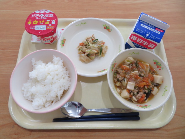 ごはん、牛乳、バンバンジー、麻婆豆腐、元気ヨーグルト