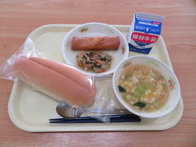 背割パン、牛乳、はるまき、プルコギ、スーミータン