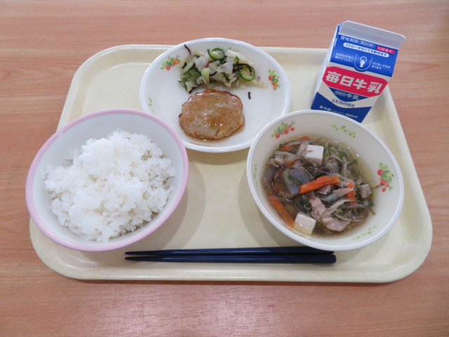 ごはん、牛乳、和風つくね、うめこんぶ和え、みぞれ汁