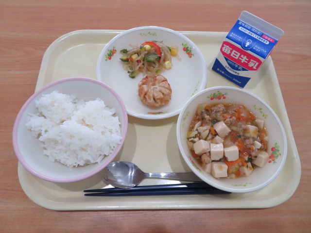 ごはん、牛乳、パオパオ、はるさめサラダ、麻婆豆腐