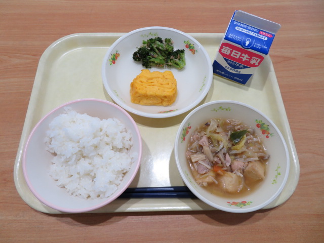 ごはん、牛乳、奈良のたまご焼き、ブロッコリーのおかか和え、かしわのすき焼き