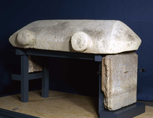 屋敷山古墳の長持形石棺