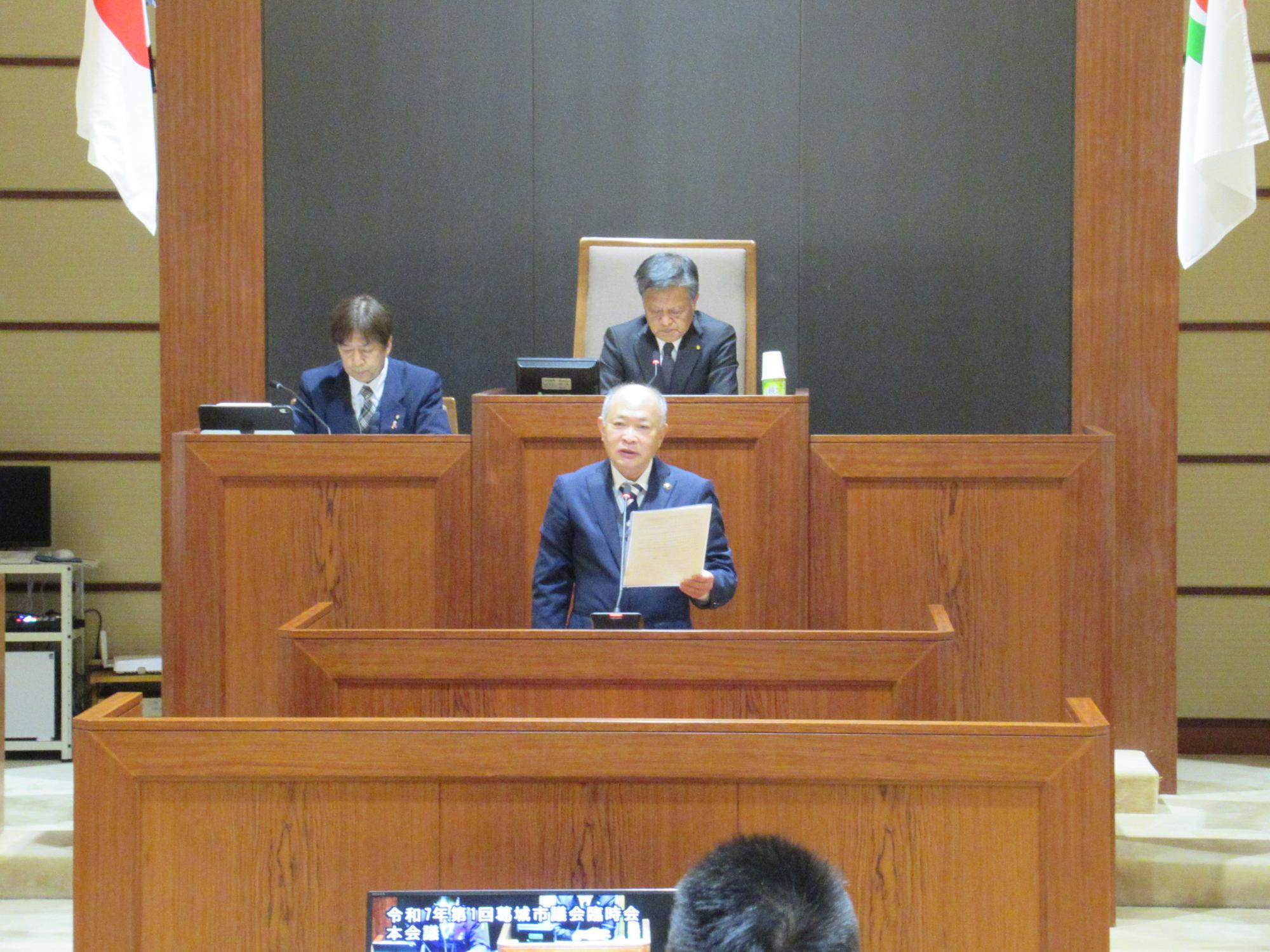 市議会臨時会の様子